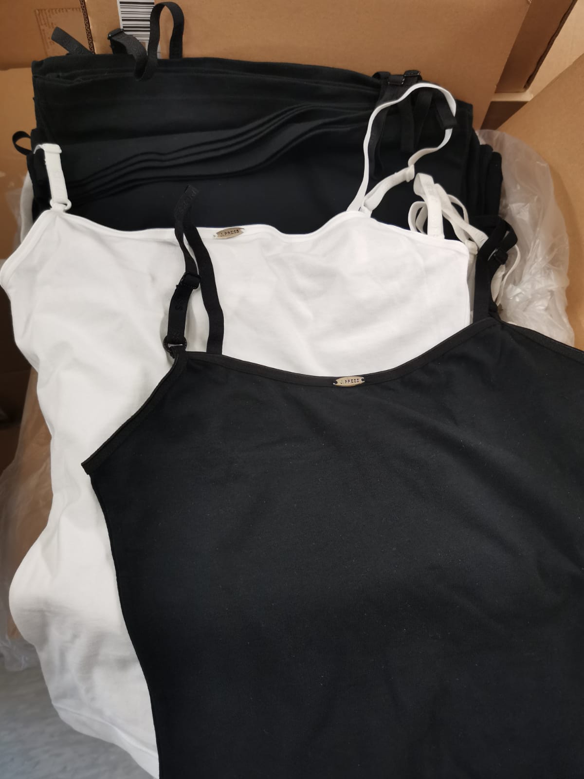 Women's underwear, lingerie and slips, thongs outlet. Mix lingeries and underpants. Great offer