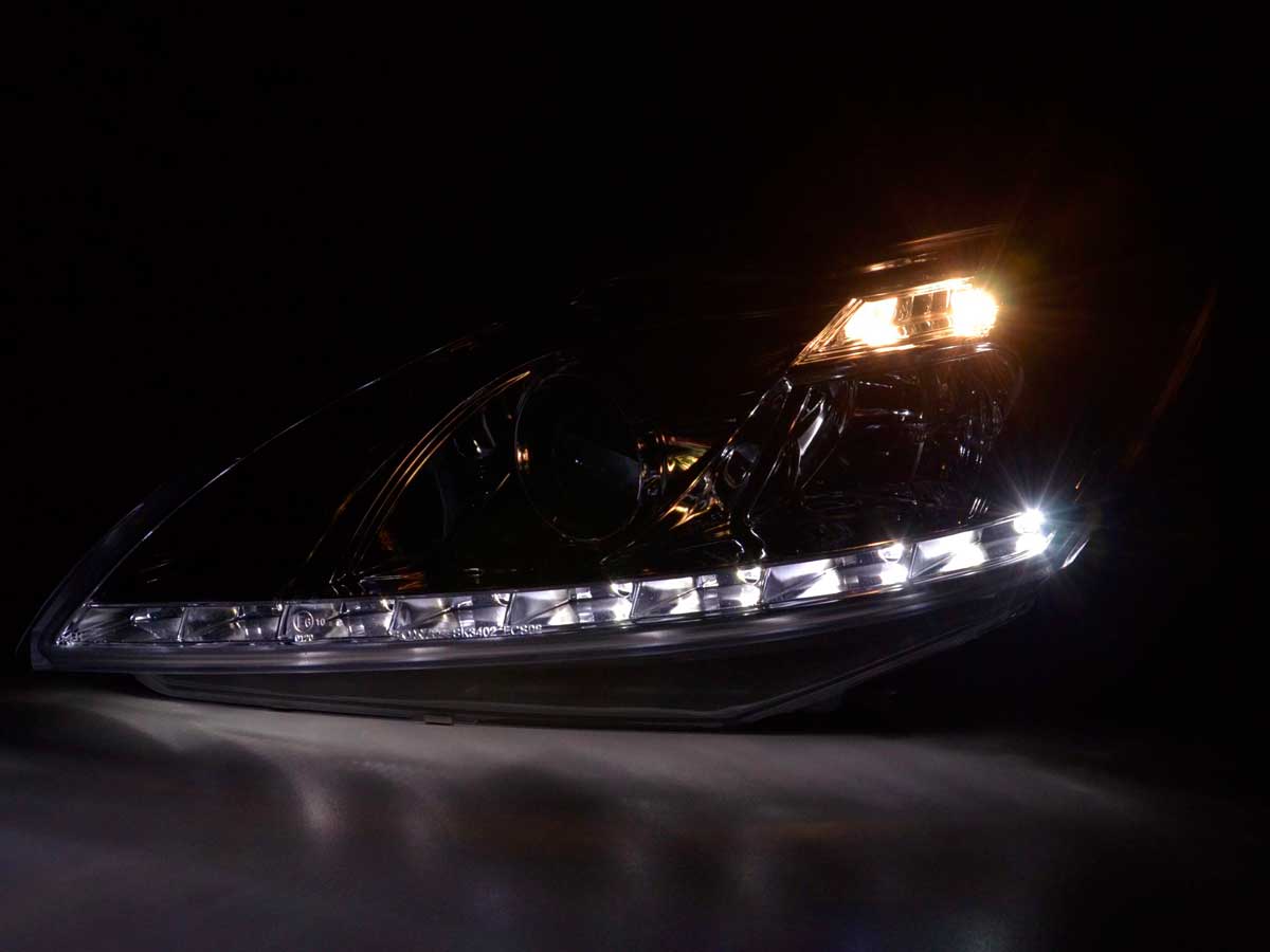 Headlight set Daylight LED DRL look Ford Focus 3/5-door 08- black