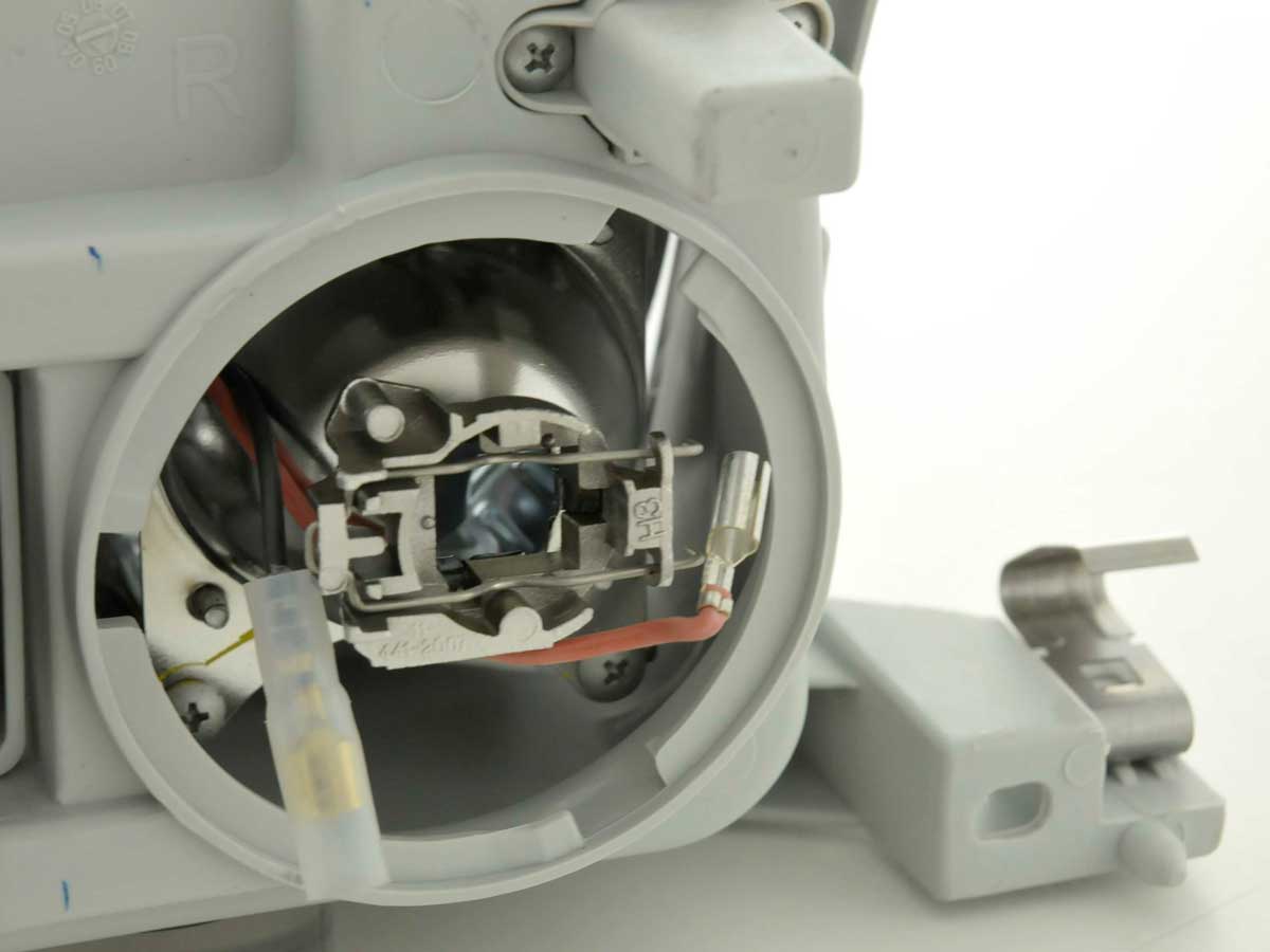 Wear parts headlight right Skoda Octavia (Type 1U) 00-04