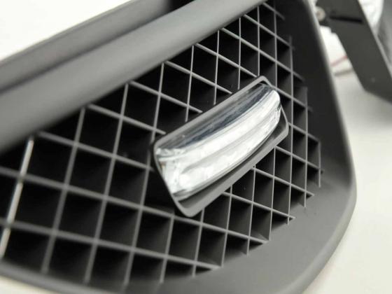 Sportgrill mit Positionslicht Frontgrill Renault Megane  99-02 schwarz